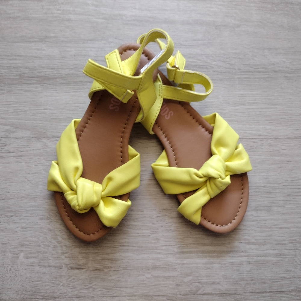 Yellow knot straps and easy-on off Sandals Little girls Size 11 NWOT